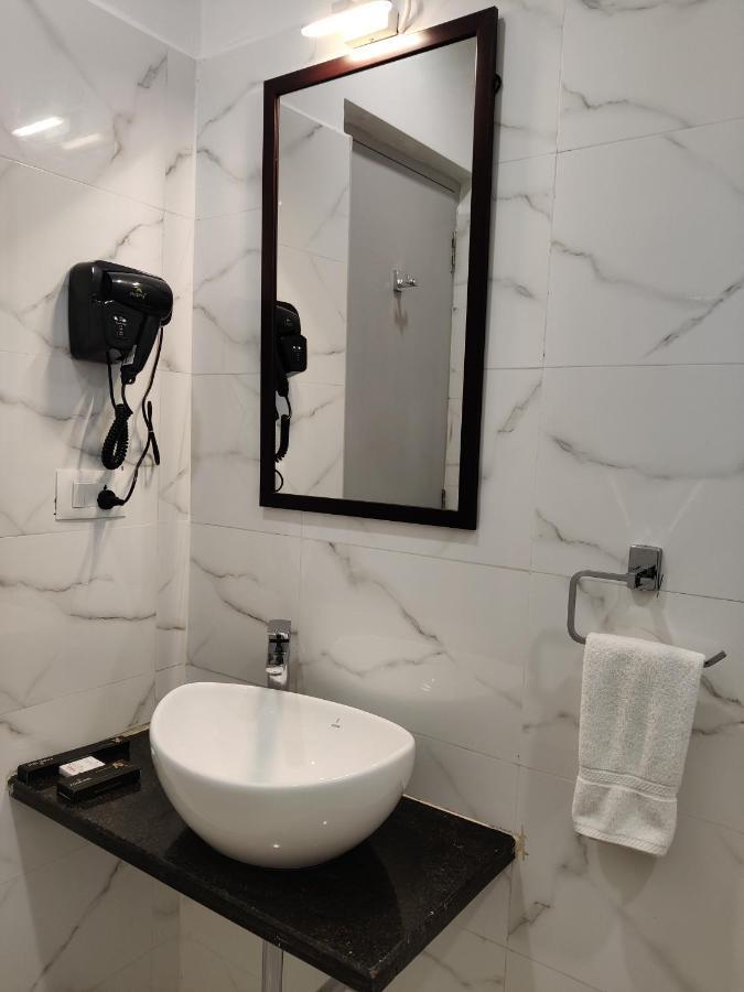 Park Iris Hotels, Bharathi Nagar วิเจยาวารา ภายนอก รูปภาพ